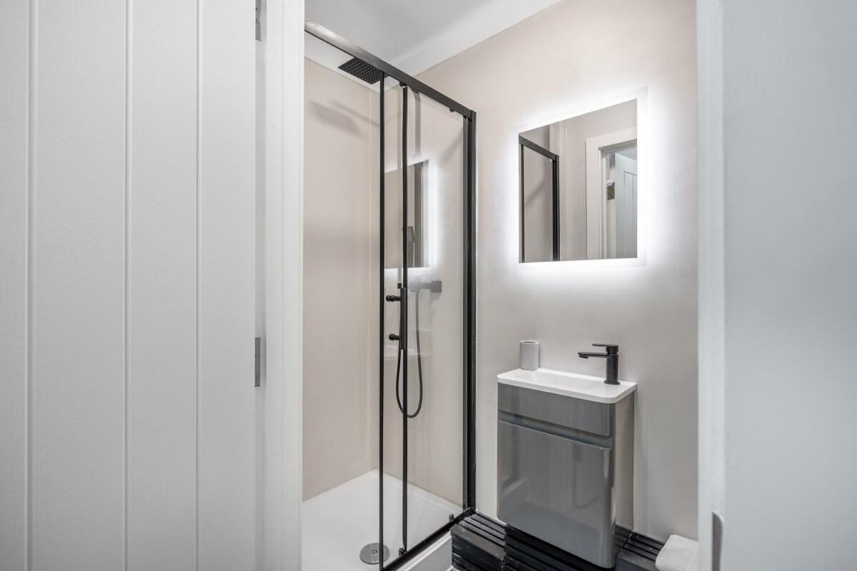 Stunning Stratford Retreat Free Parking Wifi Appartement Londen